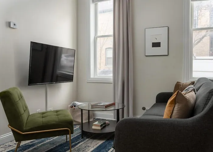 Flexhome East Village - Modern 2br - Quiet Street Apartment Chicago