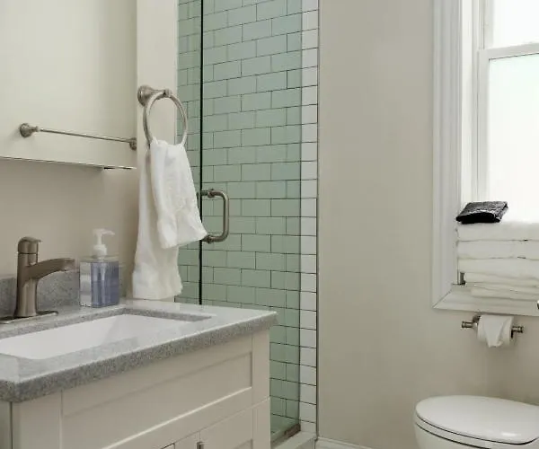 Flexhome East Village - Modern 2br - Quiet Street * Chicago